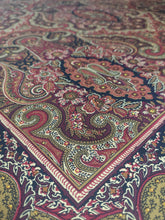 Lade das Bild in den Galerie-Viewer, Drake's carré foulard vintage 100% soie à motif floral Made in England