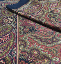 Lade das Bild in den Galerie-Viewer, Drake's carré foulard vintage 100% soie à motif floral Made in England