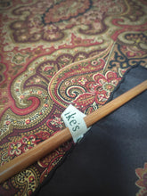 Lade das Bild in den Galerie-Viewer, Drake's carré foulard vintage 100% soie à motif floral Made in England
