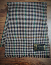 Charger l'image dans la galerie, Christy's of London écharpe vintage à carreaux en pure laine Made in England