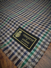 Charger l'image dans la galerie, Christy's of London écharpe vintage à carreaux en pure laine Made in England