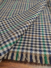 Charger l'image dans la galerie, Christy's of London écharpe vintage à carreaux en pure laine Made in England