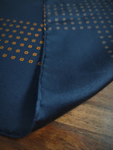 Charger l'image dans la galerie, Christian Dior vintage pochette bleue nuit en soie à motif géométrique