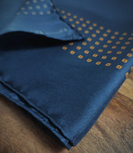 Charger l'image dans la galerie, Christian Dior vintage pochette bleue nuit en soie à motif géométrique