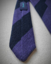 Carica l'immagine nel visualizzatore di Gallery, Façonnable cravate club en cachemire et soie Made in Italy