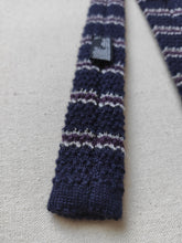 Carica l'immagine nel visualizzatore di Gallery, E. Marinella X Drumohr cravate tricot à rayures en soie et cachemire