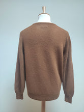 Charger l'image dans la galerie, Oliver Grant vintage pull à col rond cognac en laine d'agneau Made in Scotland