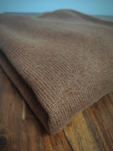 Charger l'image dans la galerie, Oliver Grant vintage pull à col rond cognac en laine d'agneau Made in Scotland