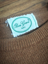 Charger l'image dans la galerie, Oliver Grant vintage pull à col rond cognac en laine d'agneau Made in Scotland