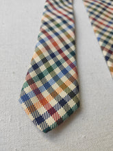 Charger l'image dans la galerie, Drake's cravate vintage en soie à carreaux Made in England