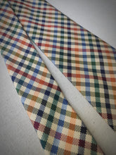 Charger l'image dans la galerie, Drake's cravate vintage en soie à carreaux Made in England