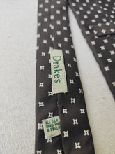 Charger l'image dans la galerie, Drake's cravate vintage marron en soie Made in England