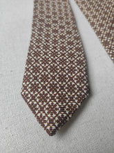 Carica l'immagine nel visualizzatore di Gallery, Façonnable cravate en soie à motif floral Made in Italy