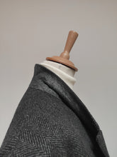 Afbeelding in Gallery-weergave laden, Manteau croisé vintage à chevrons 100% laine super 100's Loro Piana Made in Italy 54