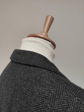 Afbeelding in Gallery-weergave laden, Manteau croisé vintage à chevrons 100% laine super 100's Loro Piana Made in Italy 54