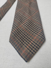 Carica l'immagine nel visualizzatore di Gallery, Harrison's cravate en cachemire Prince de Galles Made in Scotland