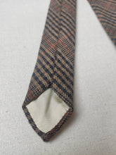Carica l'immagine nel visualizzatore di Gallery, Harrison's cravate en cachemire Prince de Galles Made in Scotland
