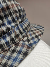 Charger l'image dans la galerie, Scott & Co Hatters X Old England chapeau pliant tweed ghillie 100% laine 56