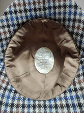 Charger l'image dans la galerie, Scott & Co Hatters X Old England chapeau pliant tweed ghillie 100% laine 56
