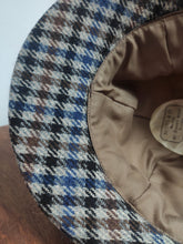 Charger l'image dans la galerie, Scott & Co Hatters X Old England chapeau pliant tweed ghillie 100% laine 56