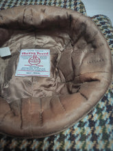 Charger l'image dans la galerie, Harris Tweed casquette tweed Sherlock Holmes Deerstalker 100% laine 62