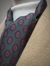 Afbeelding in Gallery-weergave laden, Foulard classique en soie Grigio Perla Made in italy