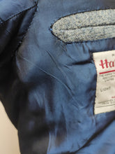 Charger l'image dans la galerie, Blazer vintage en tweed bleu gris en pure laine vierge Harris Tweed 46