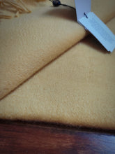 Afbeelding in Gallery-weergave laden, Brooks Brothers écharpe unie jaune 100% cachemire Made in Scotland