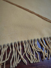 Afbeelding in Gallery-weergave laden, Brooks Brothers écharpe unie jaune 100% cachemire Made in Scotland