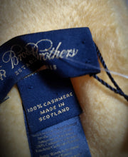 Afbeelding in Gallery-weergave laden, Brooks Brothers écharpe unie jaune 100% cachemire Made in Scotland