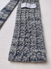 Charger l'image dans la galerie, Givenchy Gentleman Paris cravate large vintage en maille 100% laine