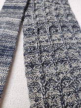 Charger l'image dans la galerie, Givenchy Gentleman Paris cravate large vintage en maille 100% laine