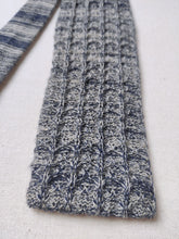 Charger l'image dans la galerie, Givenchy Gentleman Paris cravate large vintage en maille 100% laine