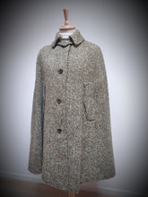 Charger l'image dans la galerie, Aquascutum X Harrod's cape en pure laine vierge Made in England