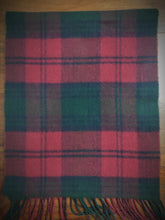 Afbeelding in Gallery-weergave laden, Mackintosh écharpe à carreaux en pure laine vierge Made in Scotland