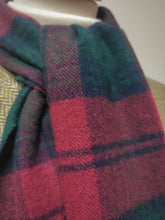 Afbeelding in Gallery-weergave laden, Mackintosh écharpe à carreaux en pure laine vierge Made in Scotland