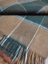 Afbeelding in Gallery-weergave laden, Vivax écharpe à carreaux en laine et cachemire Made in Scotland