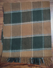 Afbeelding in Gallery-weergave laden, Vivax écharpe à carreaux en laine et cachemire Made in Scotland