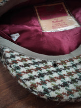 Charger l'image dans la galerie, Dunn & Co X Harris Tweed casquette plate en laine 57