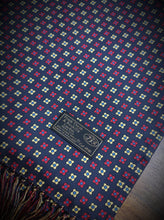 Afbeelding in Gallery-weergave laden, Frank Theak & Roskilly London foulard marine en soie Made in England