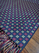 Afbeelding in Gallery-weergave laden, Frank Theak & Roskilly London foulard marine en soie Made in England