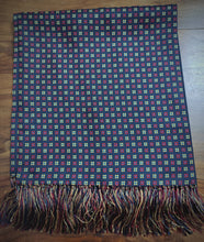 Afbeelding in Gallery-weergave laden, Frank Theak & Roskilly London foulard marine en soie Made in England