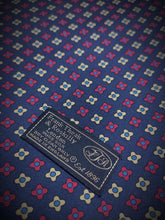 Afbeelding in Gallery-weergave laden, Frank Theak & Roskilly London foulard marine en soie Made in England