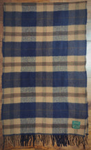 Afbeelding in Gallery-weergave laden, Drake's grande écharpe à carreaux en laine et cachemire Made in Scotland