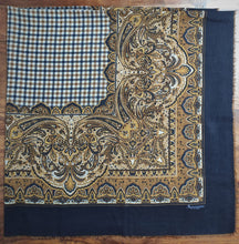 Charger l'image dans la galerie, Aquascutum of London foulard étole vintage en laine et soie Made in Italy