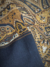 Charger l'image dans la galerie, Aquascutum of London foulard étole vintage en laine et soie Made in Italy
