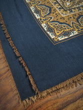 Charger l'image dans la galerie, Aquascutum of London foulard étole vintage en laine et soie Made in Italy