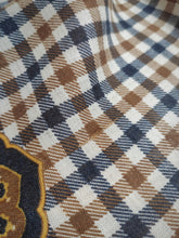 Charger l'image dans la galerie, Aquascutum of London foulard étole vintage en laine et soie Made in Italy