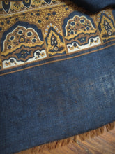 Charger l'image dans la galerie, Aquascutum of London foulard étole vintage en laine et soie Made in Italy