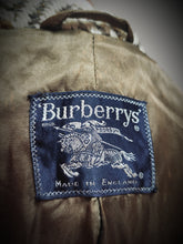 Charger l'image dans la galerie, Burberrys manteau femme à chevrons en pure laine Made in England 12 UK / 40 FR